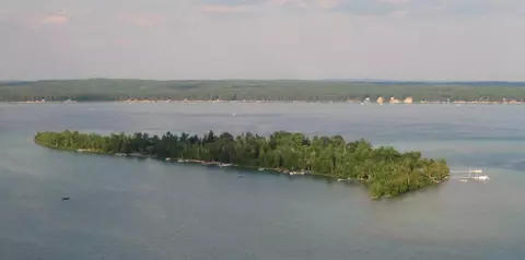31 Treasure Island Roscommon Mi 48653, Roscommon, MI 48653