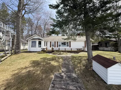 138 Huntington Dr, Roscommon, MI 48653