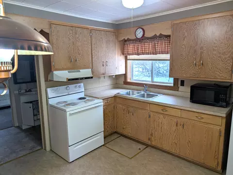 110 Maloney St, Cheboygan, MI 49721 photo 8