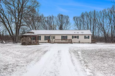 1914 Harrison Avenue Cheboygan Mi 49721 Ave, Cheboygan, MI 49721