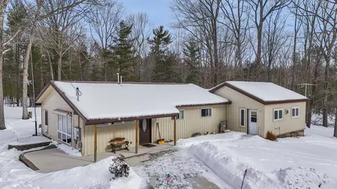 971 Ranch Rd, Indian River, MI 49749