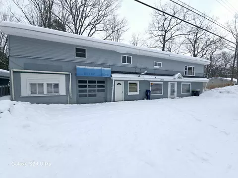 10028 W Higgins Lake Dr, Roscommon, MI 48653