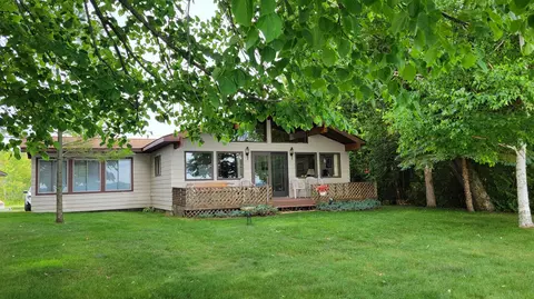 1370 Crist Isle Drive Cheboygan Mi 49721 Dr, Cheboygan, MI 49721