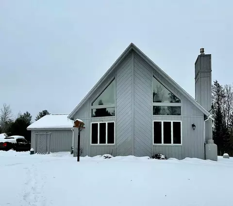 8836 Big Creek Rd, Johannesburg, MI 49751