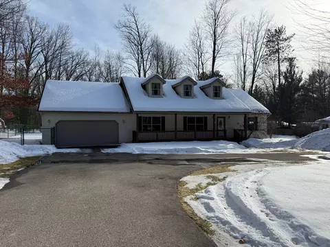 147 Winding Dr, Houghton Lake, MI 48629