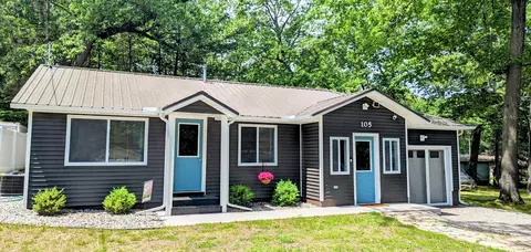 105 Oakridge Ave, Houghton Lake, MI 48629