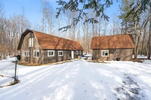 1152 Old School Rd, Indian River, MI 49749