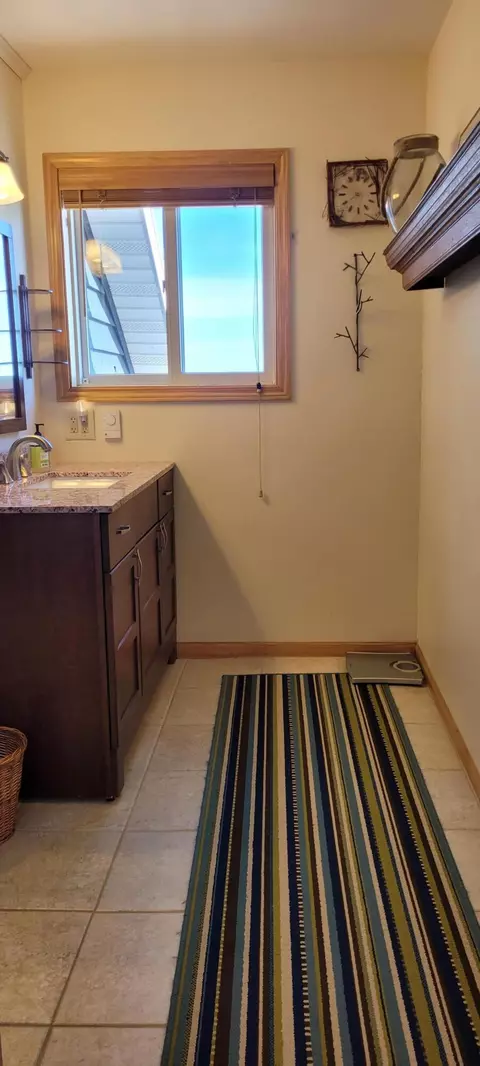 Bath - 14711 Hemlock Ln, Ocqueoc, MI 49759 photo 9 of 9