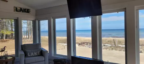 Living - 14711 Hemlock Ln, Ocqueoc, MI 49759 photo 3 of 15