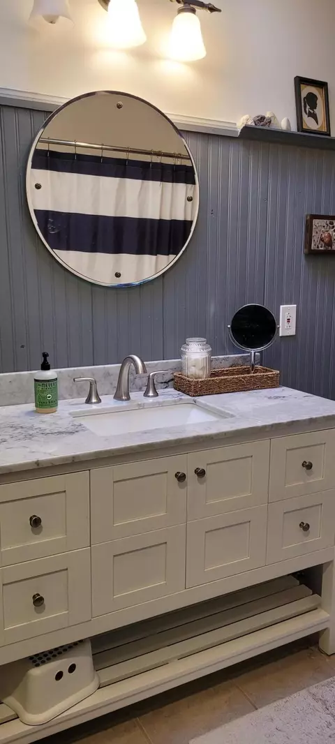 Bath - 14711 Hemlock Ln, Ocqueoc, MI 49759 photo 3 of 9