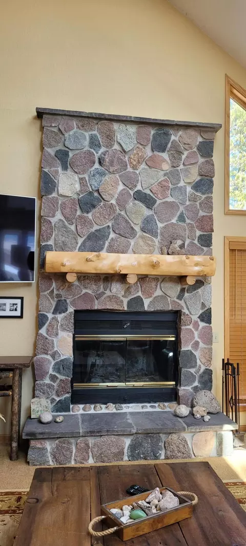 Living - 14711 Hemlock Ln, Ocqueoc, MI 49759 photo 8 of 15