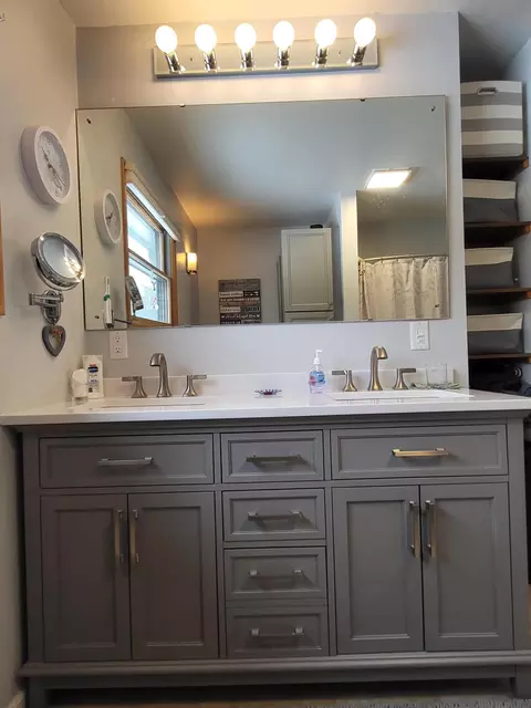 Bath - 1337 Eagle Point Rd, Grayling, MI 49738 photo 5 of 10