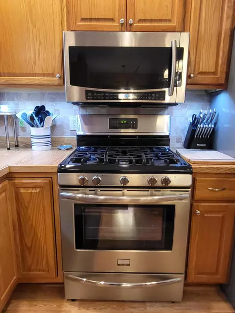 Kitchen - 1337 Eagle Point Rd, Grayling, MI 49738 photo 4 of 6