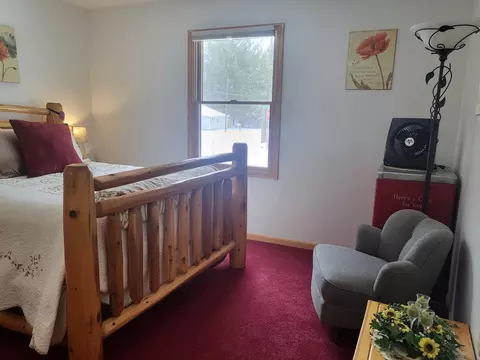 Bedroom - 1337 Eagle Point Rd, Grayling, MI 49738 photo 8 of 9