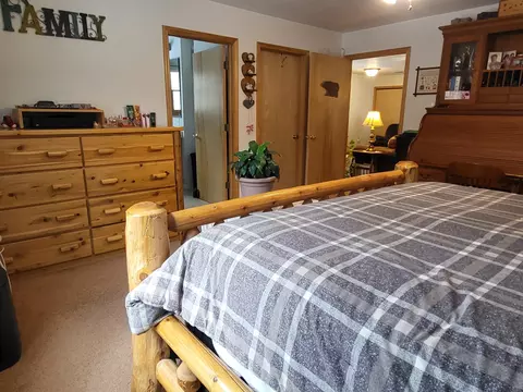 Bedroom - 1337 Eagle Point Rd, Grayling, MI 49738 photo 4 of 9