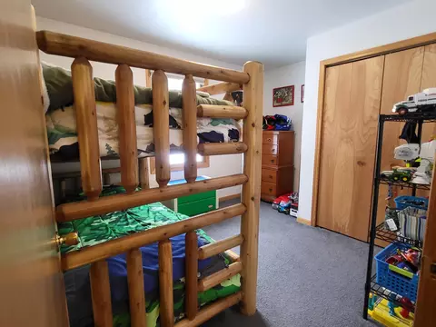 Bedroom - 1337 Eagle Point Rd, Grayling, MI 49738 photo 5 of 9