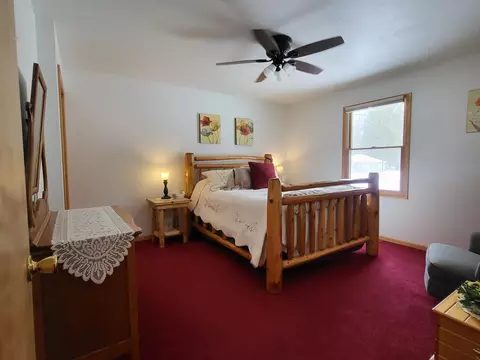Bedroom - 1337 Eagle Point Rd, Grayling, MI 49738 photo 7 of 9