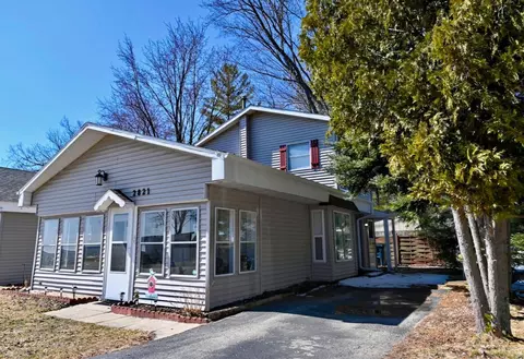 2821 N Townline Rd, Houghton Lake, MI 48629
