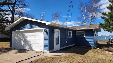 948 Iroquois Ave, Prudenville, MI 48651