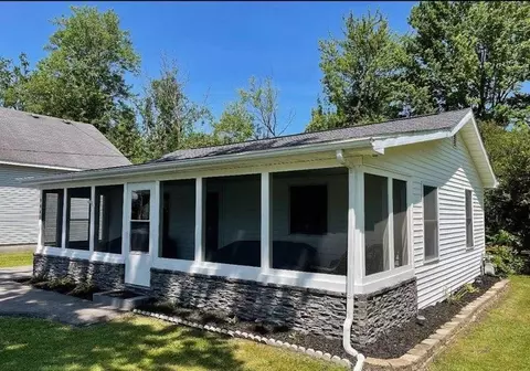 9440 E Houghton Lake Dr, Houghton Lake, MI 48629