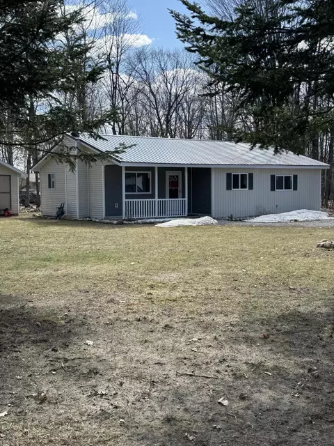 204 Burgundy Way, Roscommon, MI 48653