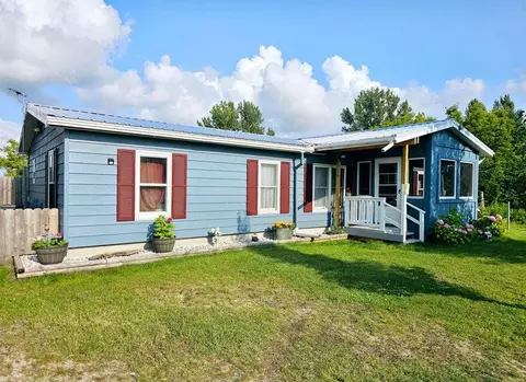 4223 College St, Onaway, MI 49765