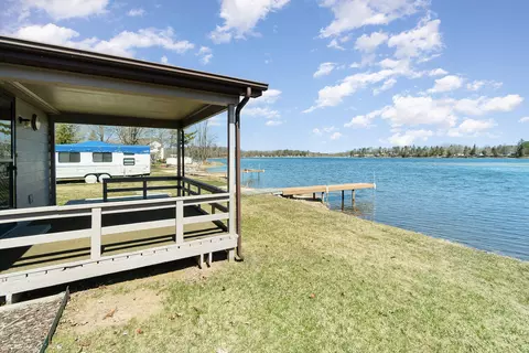 Exterior - 1524 E Lake Point Dr, Gladwin, MI 48624 photo 1 of 2