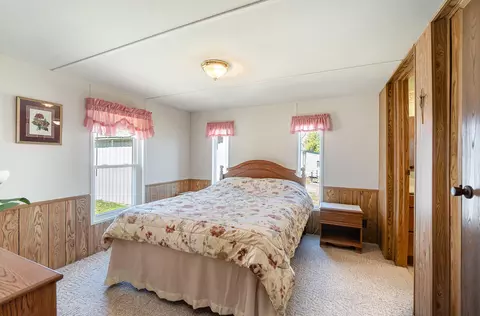 Bedroom - 1524 E Lake Point Dr, Gladwin, MI 48624 photo 1 of 3
