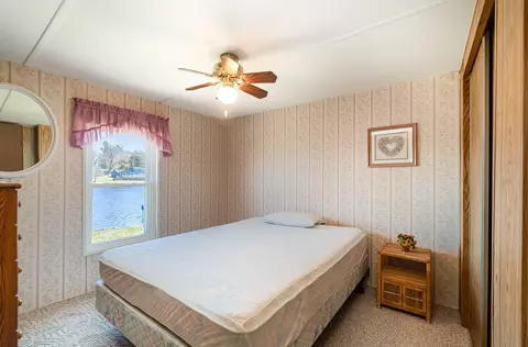 Bedroom - 1524 E Lake Point Dr, Gladwin, MI 48624 photo 2 of 3