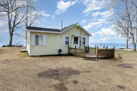 7061 E Houghton Lake Dr, Houghton Lake, MI 48629