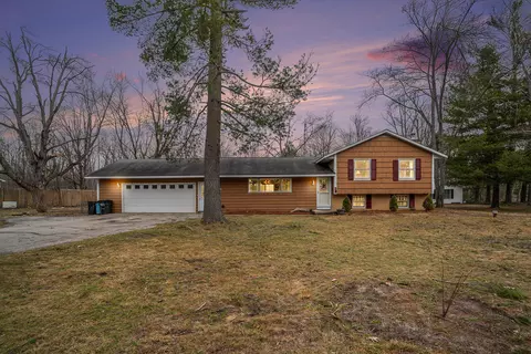2038 Maple Grove Rd, Cheboygan, MI 49721