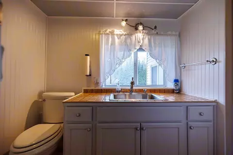 Bath - 4849 Betterly Dr, Cheboygan, MI 49721 photo 6 of 6
