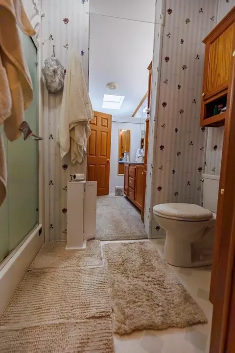 Bath - 4849 Betterly Dr, Cheboygan, MI 49721 photo 3 of 6