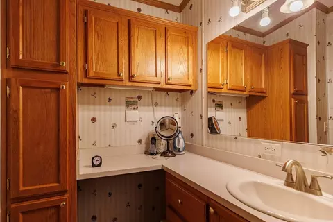Bath - 4849 Betterly Dr, Cheboygan, MI 49721 photo 4 of 6