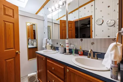 Bath - 4849 Betterly Dr, Cheboygan, MI 49721 photo 1 of 6