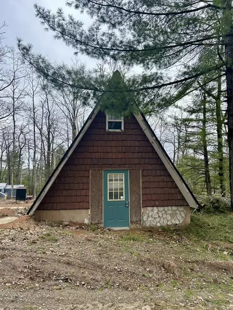 14085 Pointe Rd, Atlanta, MI 49709