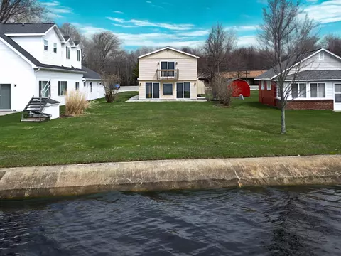 7903 E Houghton Lake Dr, Houghton Lake, MI 48629