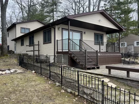 14150 Pointe Rd, Atlanta, MI 49709