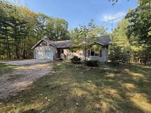 2080 W Sunset Drive Roscommon Mi 48653 Dr, Roscommon, MI 48653