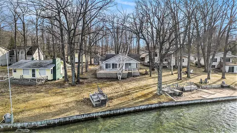 4640 Hiawatha Dr, Cheboygan, MI 49721