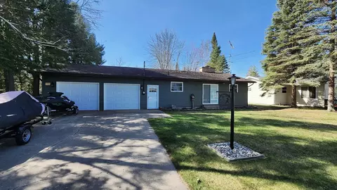 947 Iroquois Ave, Prudenville, MI 48651