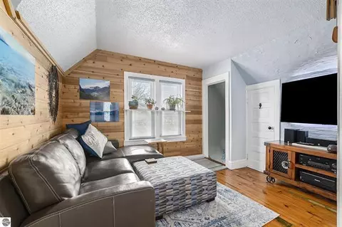 241 E 9th St, Traverse City, MI 49684