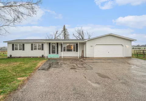 10524 Moonlight Bay Rd, Cheboygan, MI 49721