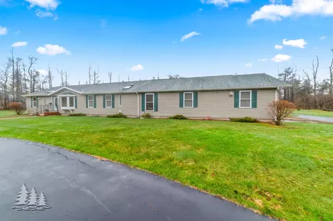5335 Pinecrest Dr, Lewiston, MI 49756 photo 3