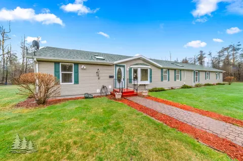 5335 Pinecrest Dr, Lewiston, MI 49756