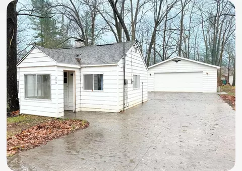 216 Cottage Dr, Prudenville, MI 48651
