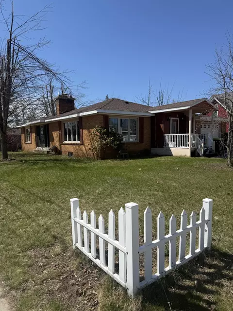 220 E Second St, Gaylord, MI 49735