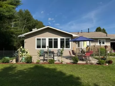 8888 Inverness Rd, Cheboygan, MI 49721
