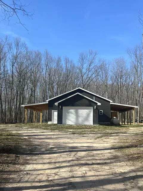 6100 Gate Rd, Houghton Lake, MI 48629