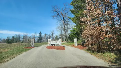522 Red Pine Ct, Lewiston, MI 49756